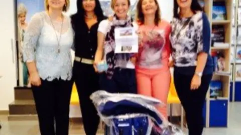 30-Agencia-de-viajes-B-The-Travel-Brand-chicas-1157-300x300.jpg
