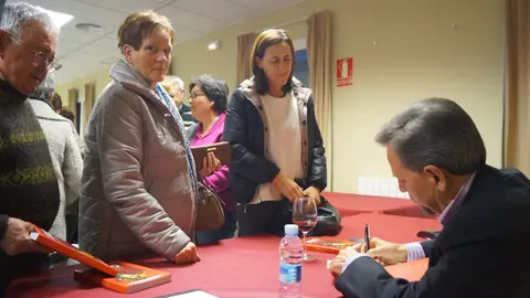 37-Presentaci&oacute;n-libro-Jos&eacute;-Luis-Arrondo-1159.jpg