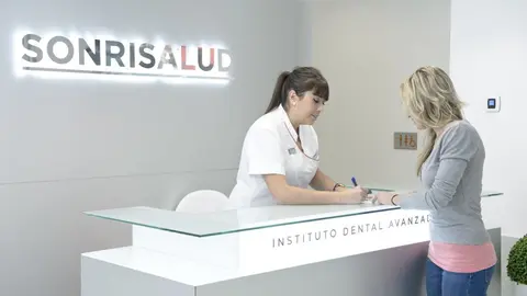 2-Recepci&oacute;n-de-Sonrisalud-1162-1024x682.jpg