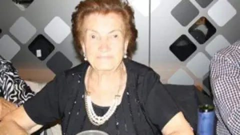 38-Bienve-cumple-90-a&ntilde;os-1162-300x200.jpg