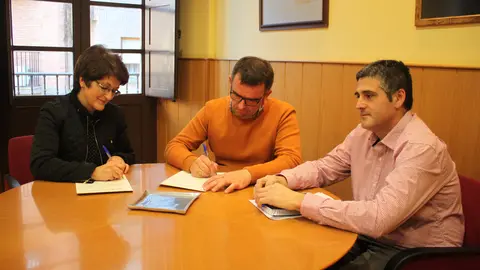 28-Renovaci&oacute;n-convenio-Alfaro-y-Ayuntamiento-1164.jpg