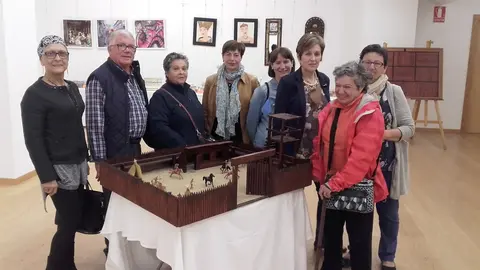 9-Exposici&oacute;n-de-manualidades-alumnos-y-profesora-1165.jpg