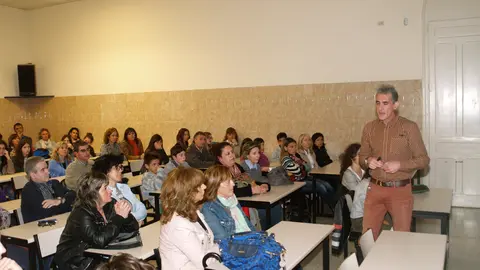 6-Charla-Adicciones-a-cargo-de-Jes&uacute;s-Ayensa-1165.jpg