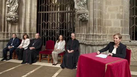 3-Firmado-convenio-para-restaurar-el-claustro-de-la-catedral-de-Pamplona-1167-1024x681.jpg