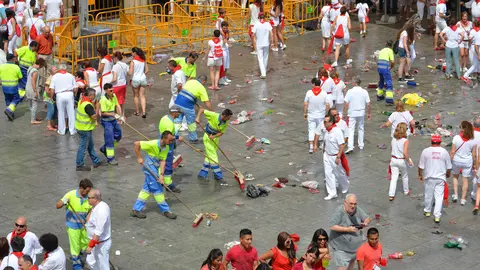 52-Vidrio-en-la-Plaza-de-los-Fueros-tras-el-cohete-1168.jpg