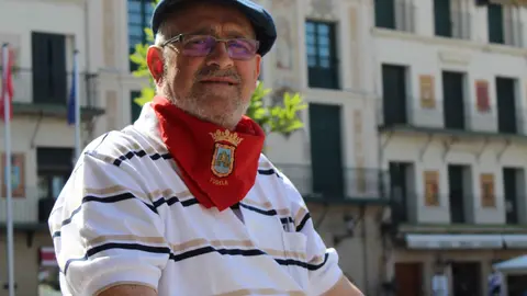 30-Juan-Ram&oacute;n-Marin-en-la-plaza-Nueva-1168.jpg