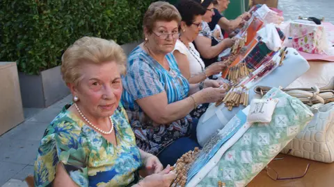 33-Mujeres-haciendo-bolillos-1170.jpg