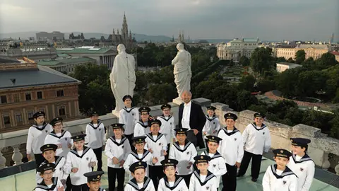 Ni&sect;os-cantores-viena-1.jpg