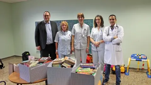 Foto-entrega-libros.jpg