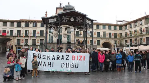 3-Concentraci&oacute;n-en-plaza-de-los-fueros-de-tudela-d&iacute;a-del-euskera-3-12-16-1182.jpg