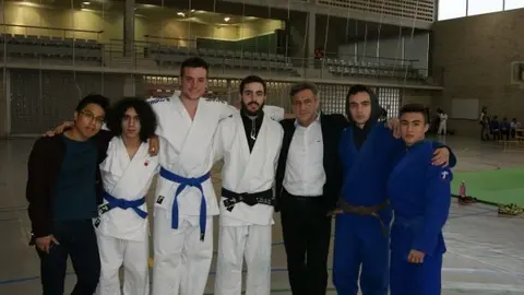 Pastor-con-su-equipo.jpg