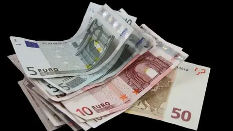 bank-note-1463132_1280.jpg