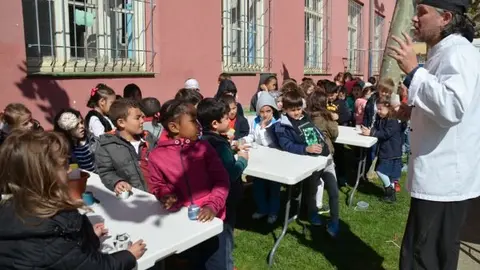 19-Ni&ntilde;os-atentos-a-las-explicaciones-1192.jpg