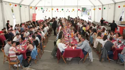 Fiestas-de-la-juventud.-Comida-j&oacute;venes-009.jpg