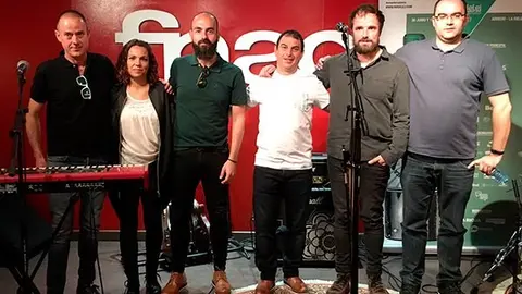 La-organizaci&oacute;n-del-F&aacute;rdelej-Festival-con-los-componentes-de-Musgo.jpg