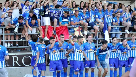 Los jugadores del Cirbonero, con su afici&oacute;n