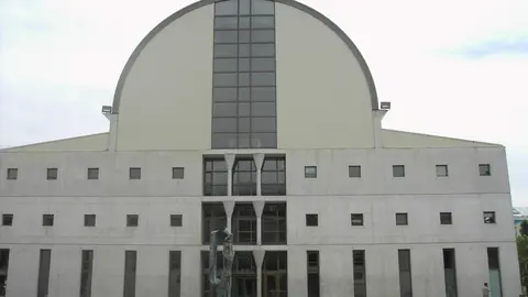 Universidad_P&uacute;blica_de_Navarra_in_August_2004