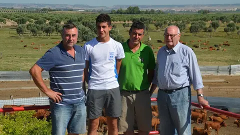 Tres generaciones de Arriazu: Roberto (hijo de Jos&eacute;), Javier (hijo de V&iacute;ctor), V&iacute;ctor (hijo de Jos&eacute;) y Jos&eacute; Arriazu