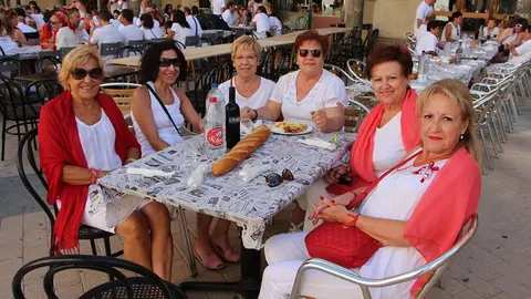 El vino, durante las fiestas, nunca falta