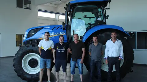 Cinco t&eacute;cnicos mec&aacute;nicos y de recambios y dos administrativas componen el equipo de Baztarrica