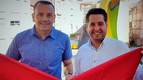 &Oacute;scar Mart&iacute;nez es acompa&ntilde;ado por el alcalde, Javier Garc&iacute;a