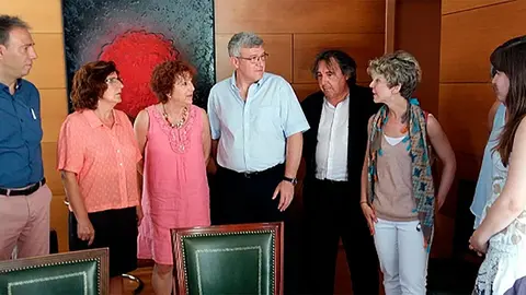 Mar&iacute;a Victoria Broto ha asistido a la firma de un convenio entre el IASS y el Ayuntamiento para la creaci&oacute;n de este enlace profesional.