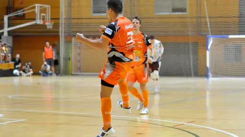 Hamza salta de alegria tras conseguir el empate a 1