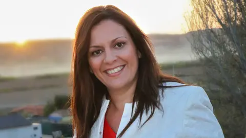 Delia Linzoain