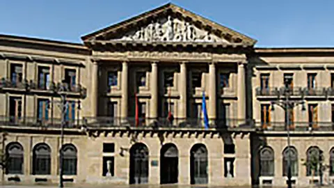 Fachada del Palacio de Navarra