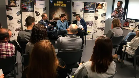 Charla con Enrique Ma&iacute;llo