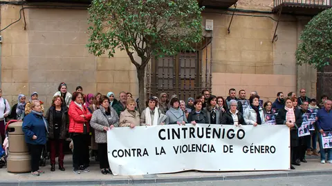Concentraci&oacute;n contra la violencia de g&eacute;nero en Cintru&eacute;nigo