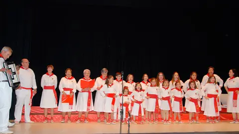 La Escuela de Jotas de Cintru&eacute;nigo particip&oacute; en el XL Festival de Caparroso