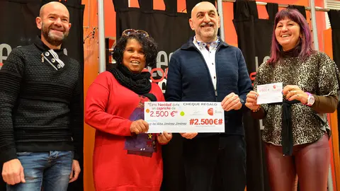 Luz del Alba Jim&eacute;nez Jim&eacute;nez recibe el premio de los 2.500&euro;