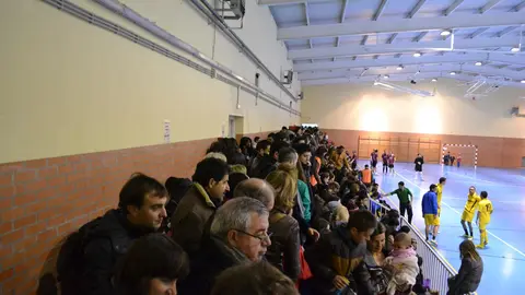 Gran ambiente en una final del torneo navide&ntilde;o de f&uacute;tbol sala de Cervera