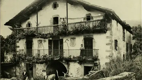 Exposici&oacute;n en Tudela de fotograf&iacute;as de casas rurales publicadas en 1950 por Leoncio Urabayen