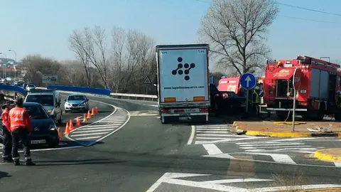 Un cami&oacute;n y un turismo han sido los veh&iacute;culos implicados