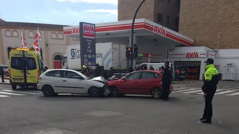 Colisi&oacute;n frontal de dos veh&iacute;culos en la calle Bebricio de Calahorra el viernes 02/03/2018