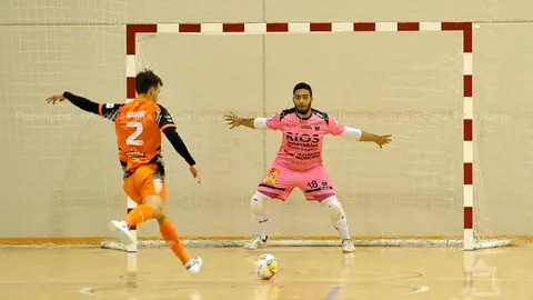 David lanza el penalti que supondr&aacute; el cuarto y definitivo gol