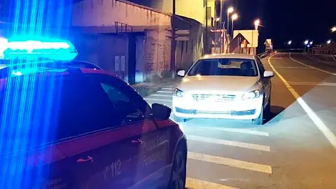 El conductor iba con un coche requisitoriado.