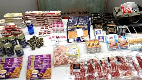 Comida y dinero intervenidos a los detenidos