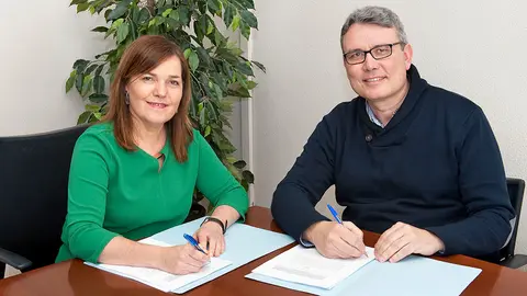 Gema Ma&ntilde;&uacute; y el director de la Fundaci&oacute;n Santa Luc&iacute;a-Adsis, Gilberto Padr&oacute;n