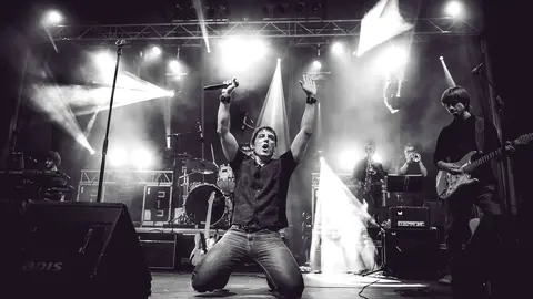 Manel Fuentes durante un concierto con su banda The Spring's Team