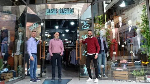 &lsquo;Jes&uacute;s Clemos&rsquo; en la Plaza Sancho El Fuerte es la tienda m&aacute;s antigua de las tres y est&aacute; centrada exclusivamente en la moda masculina desde los 14 a&ntilde;os
