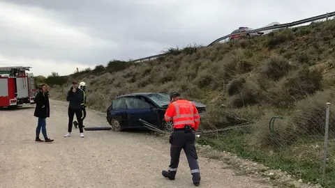As&iacute; ha quedado el veh&iacute;culo tras salirse de la v&iacute;a