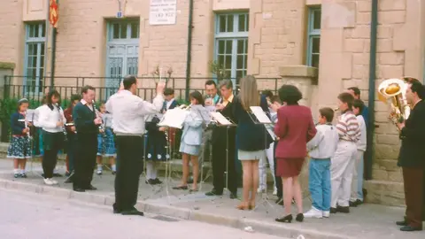 La banda municipal en una de sus primeras actuaciones en el a&ntilde;o 1995