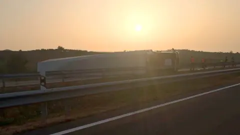 El cami&oacute;n accidentado en la AP-68