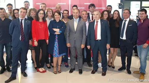 Todo el equipo de Unsain Motor en la Ribera junto a Francisco Esparza y Marco Toro