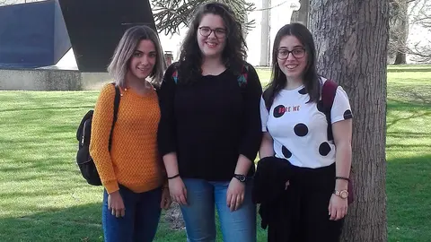 Marta Mart&iacute;nez (ganadora), Lidia Garijo y Cinthia Gonz&aacute;lez, alumnas del Benjam&iacute;n que participaron en la Olimpiada