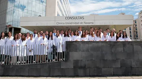 Imagen de los nuevos residentes que se incorporan este a&ntilde;o al primer curso de la especialidad en la Cl&iacute;nica Universidad de Navarra.