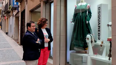 Una docena de comercios participan en la Ruta de Escaparates Renacentistas 